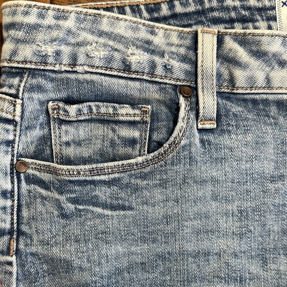 PAIGE Noella Relaxed Straight Light Wash Denim Jeans - Picture 9 of 10